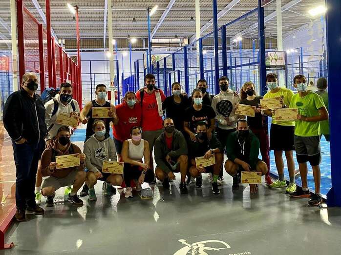 Foto de grupo con los participantes en el torneo / TA